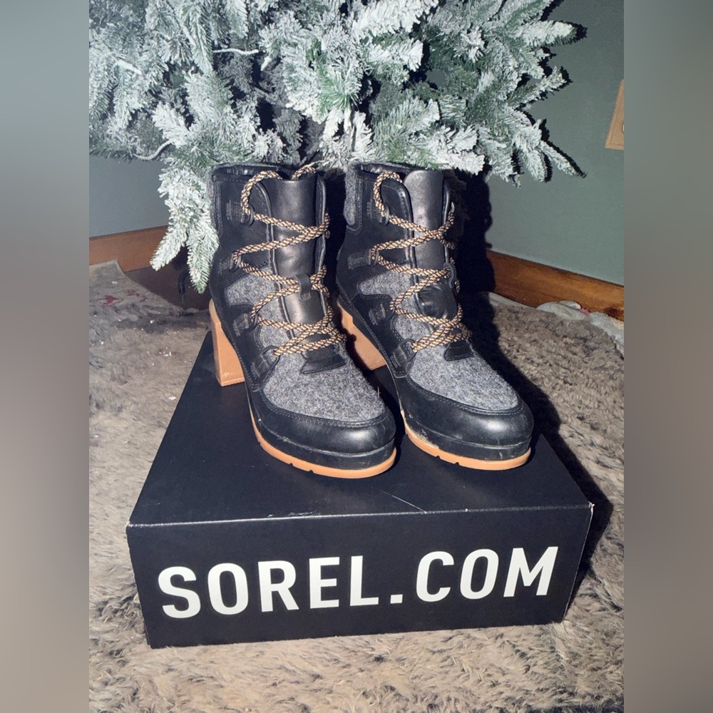 NWB Sorel Blake Black and Gray Women's Boots Size 9